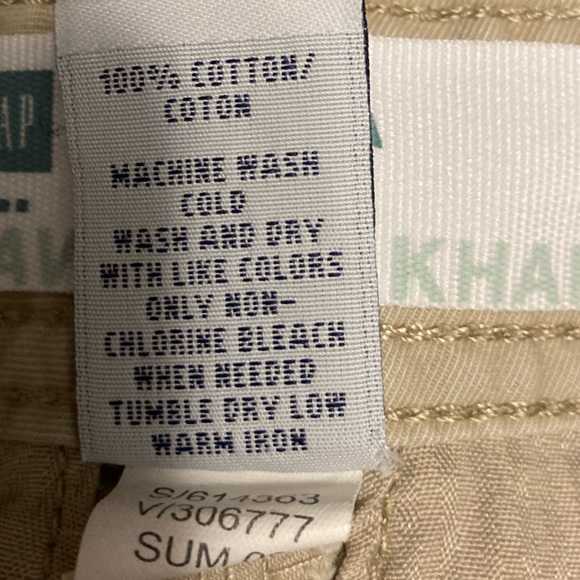 👚(bundle 4 items w/👚for $16)
. Bermuda shorts by GAP - Picture 10 of 11